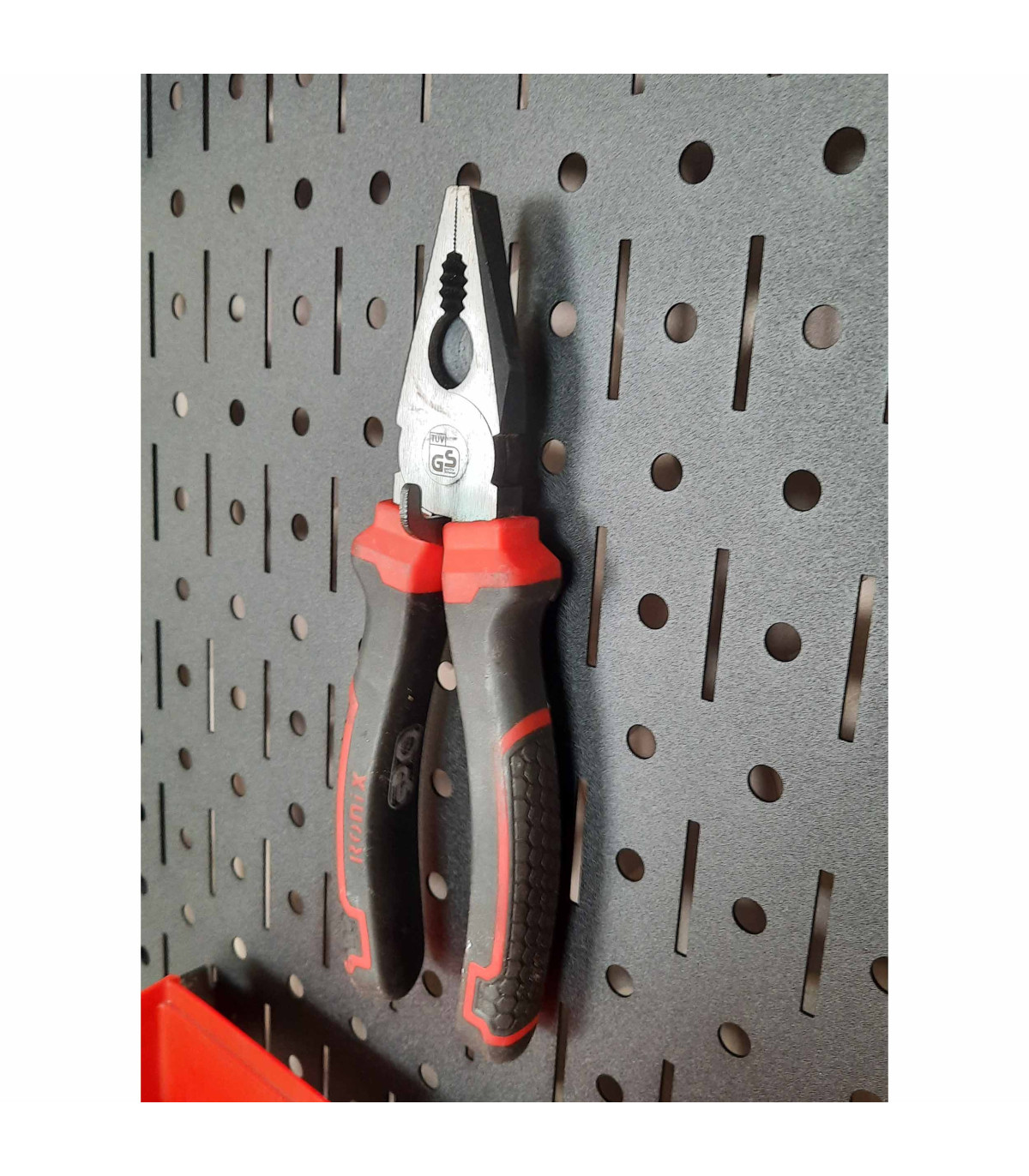 قفسه ابزار افقی 50×200 با انبر رو به‌رو، جایی مناسب برای سازماندهی ابزارهای شما است.\n\nابزارهای خود را به‌راحتی در قفسه افقی قر