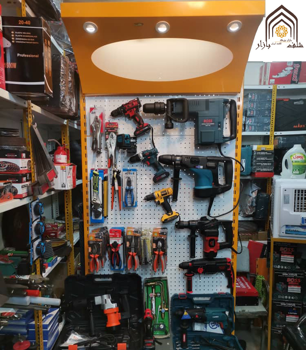 استند ابزار پگ برد سامان انبار شرق طوس با تجهیزات و ابزارآلات متنوع برای کارهای مختلف.